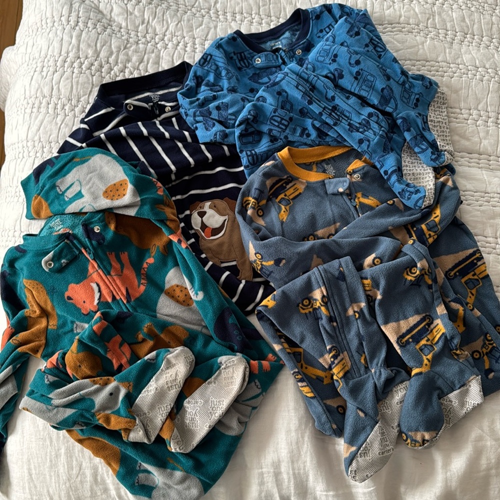 Fleece footie pajamas bundle of 4; Carter’s size 5T